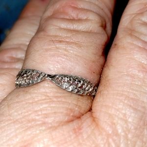 Size 7 gorgeous dainty sterling silver ring